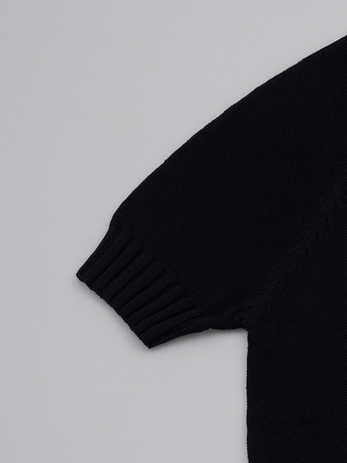 Massif Raglan Crew - Black